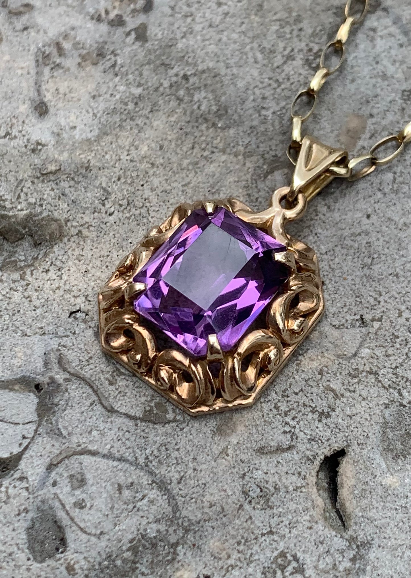 Vintage 9ct Gold Amethyst Necklace