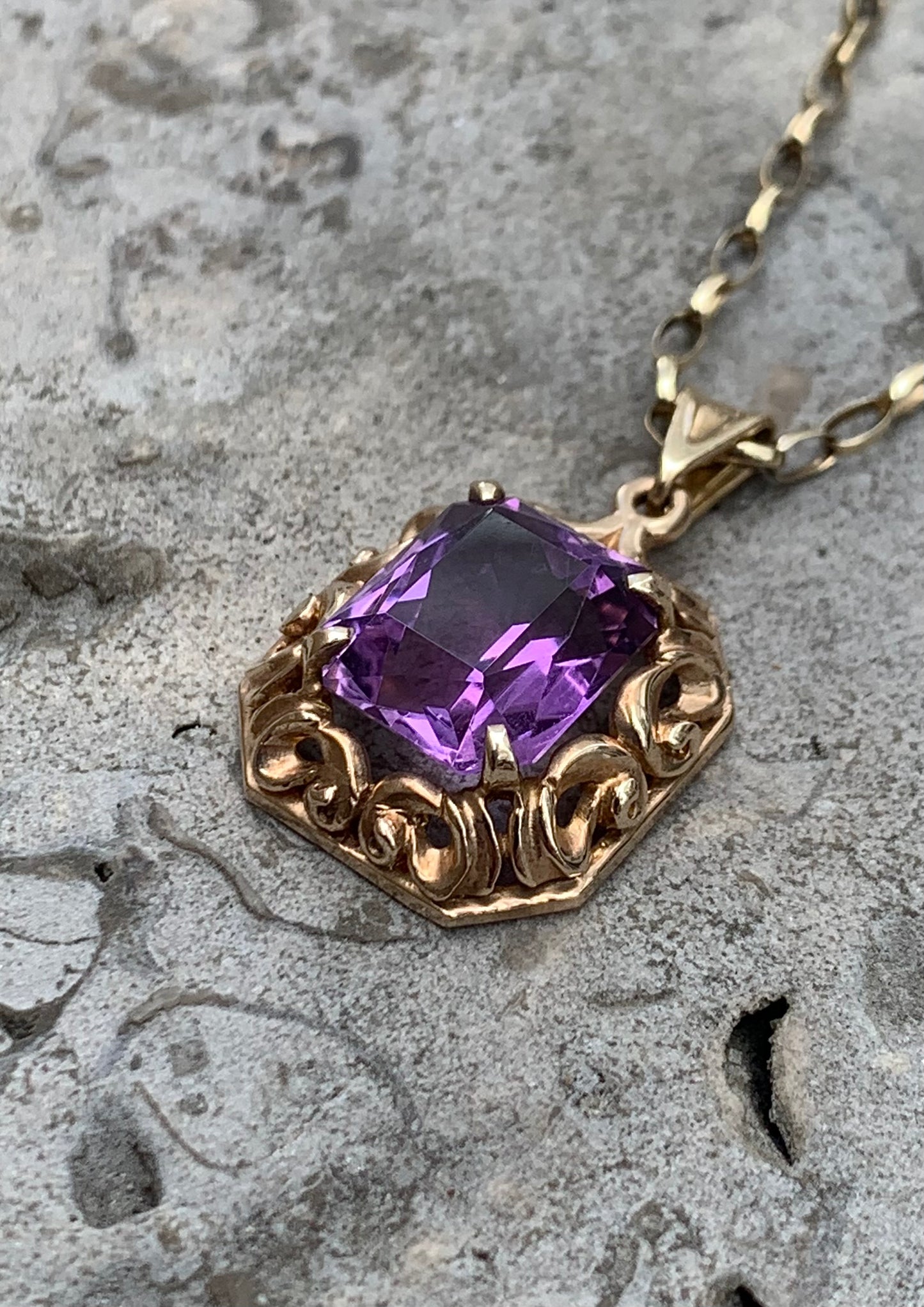 Vintage 9ct Gold Amethyst Necklace
