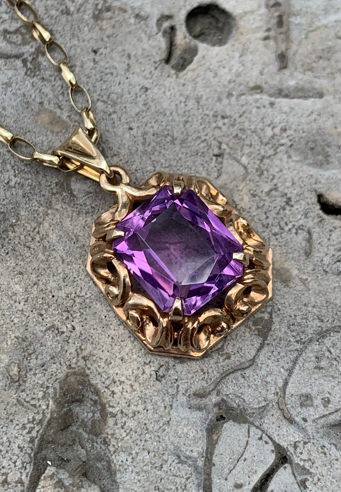 Vintage 9ct Gold Amethyst Necklace