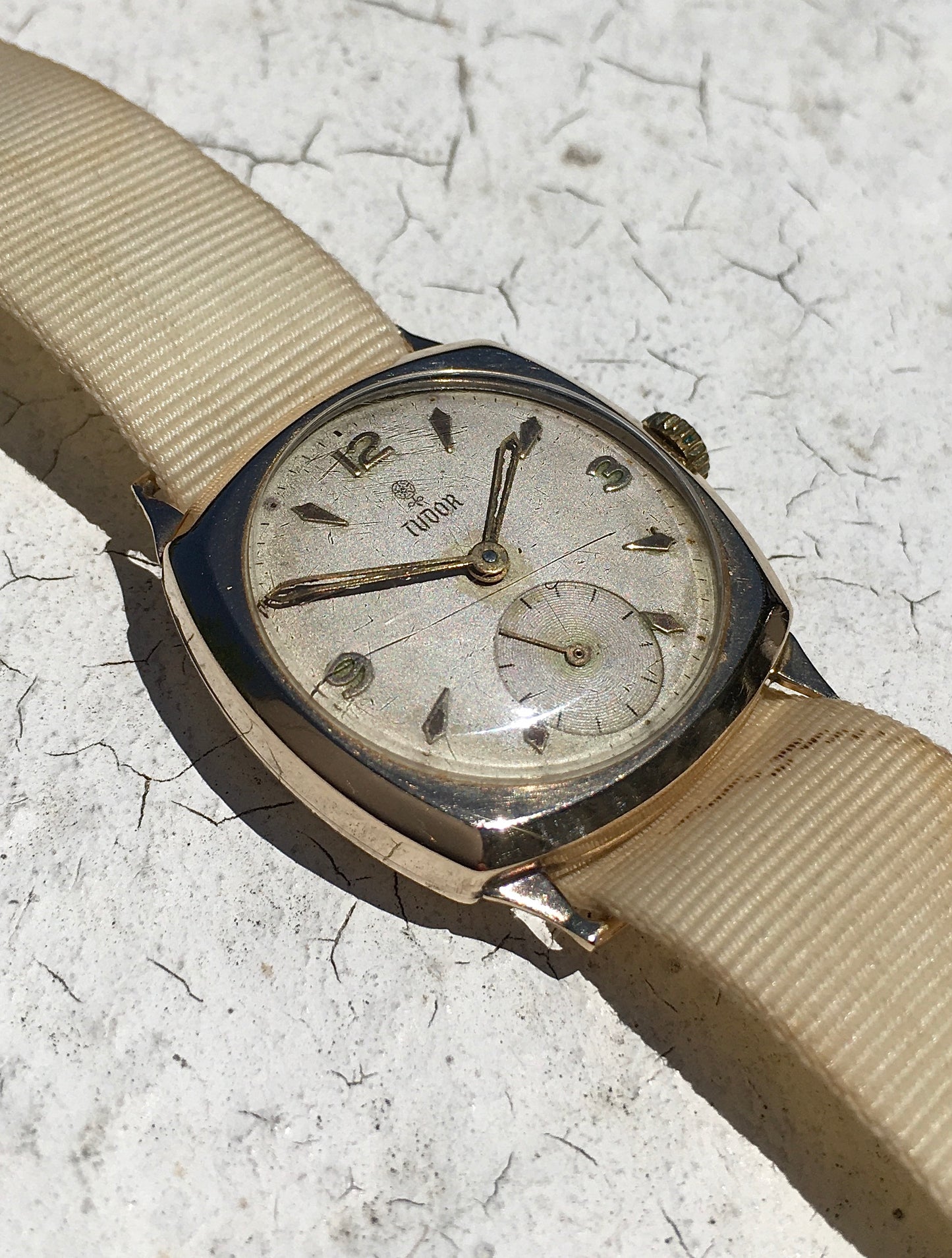 Vintage 1950s 9ct Gold Tudor
