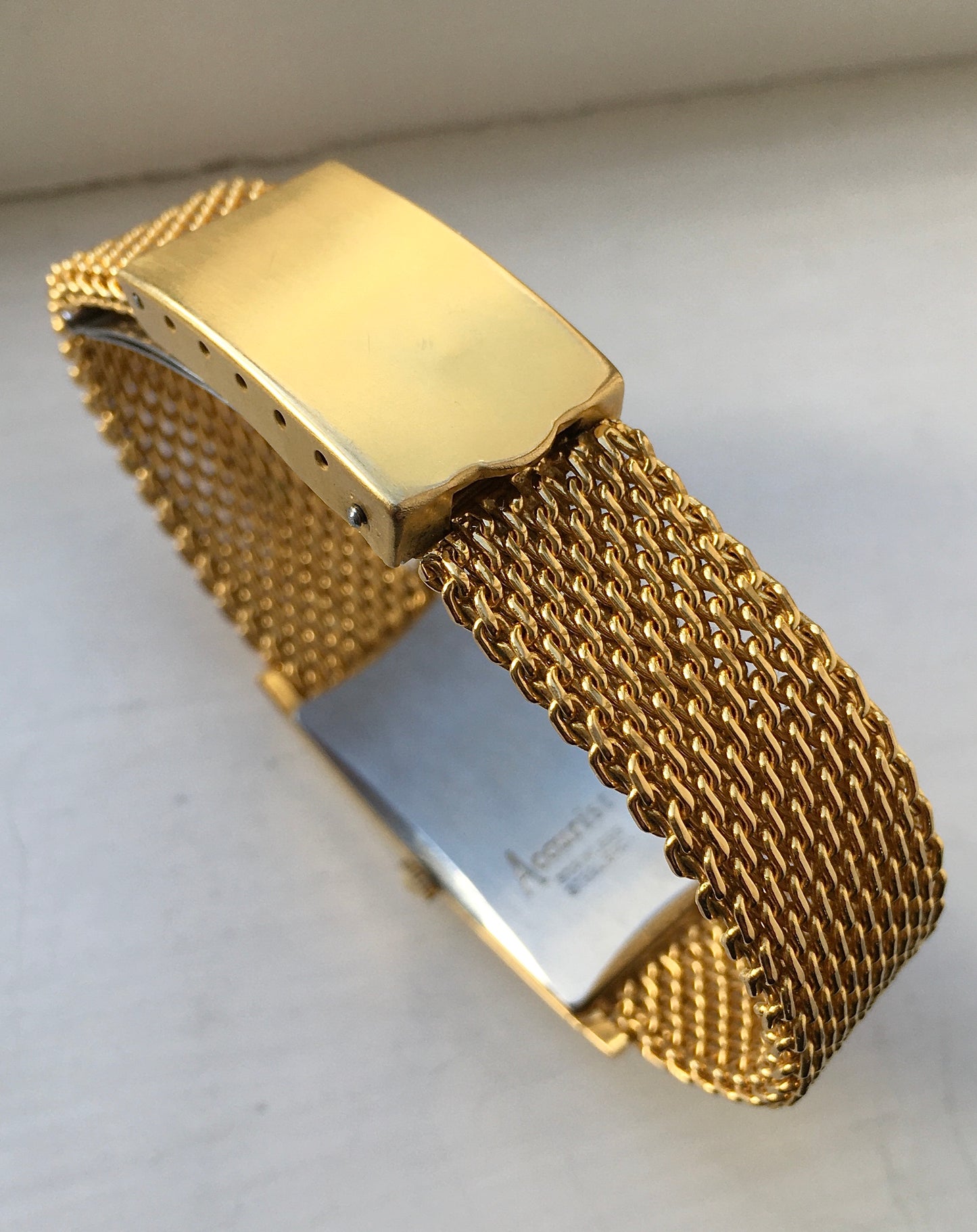 Vintage 1970s Golden Accurist