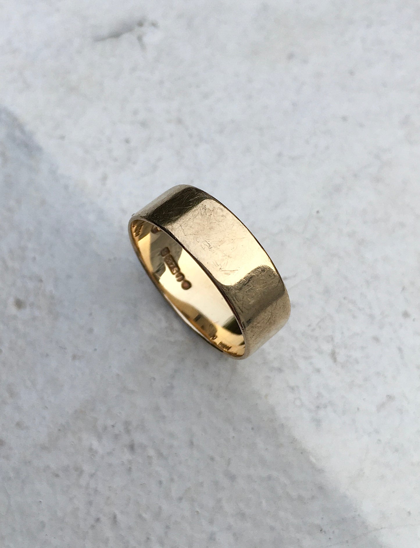 Vintage 1960s 9ct Gold Band