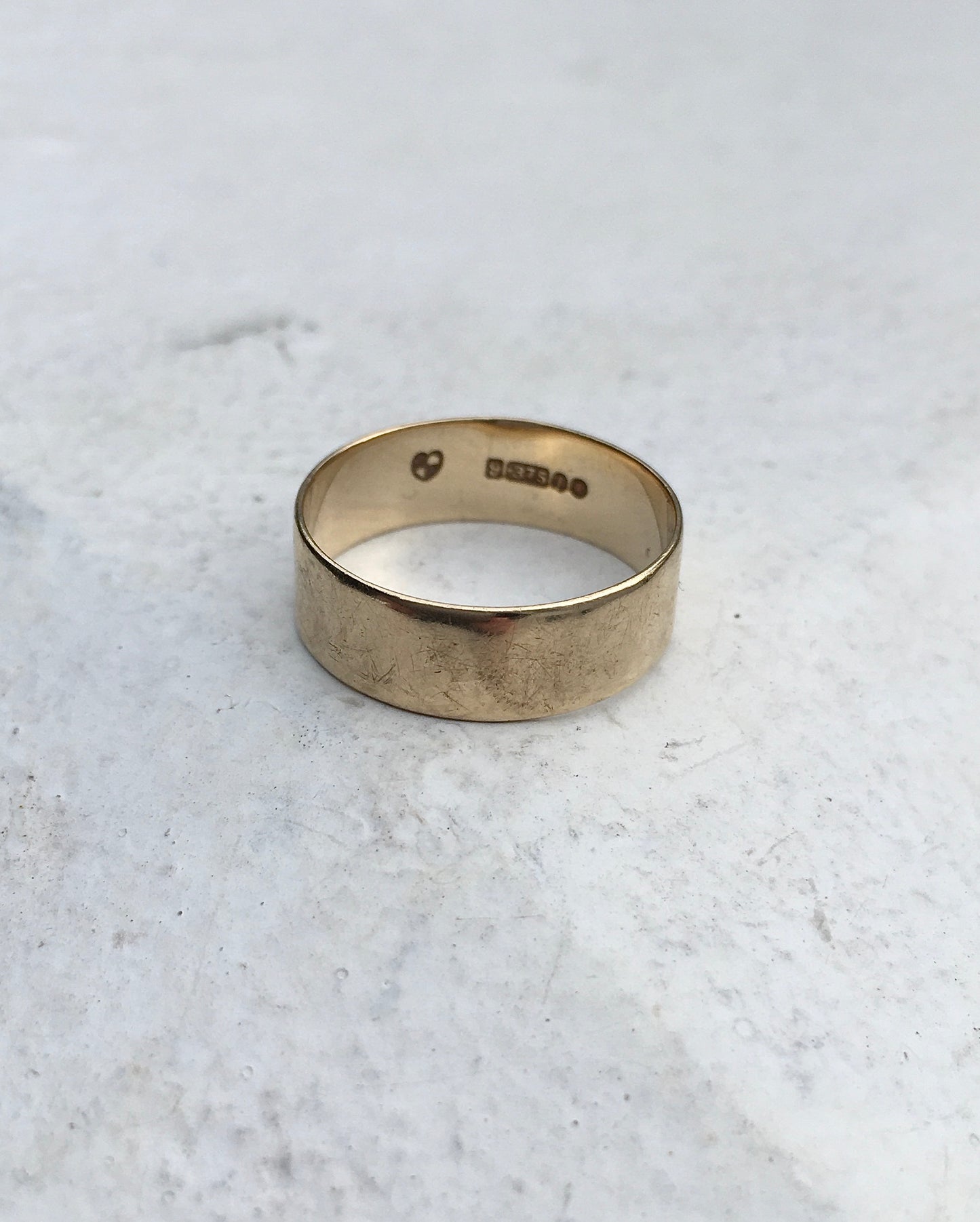 Vintage 1960s 9ct Gold Band