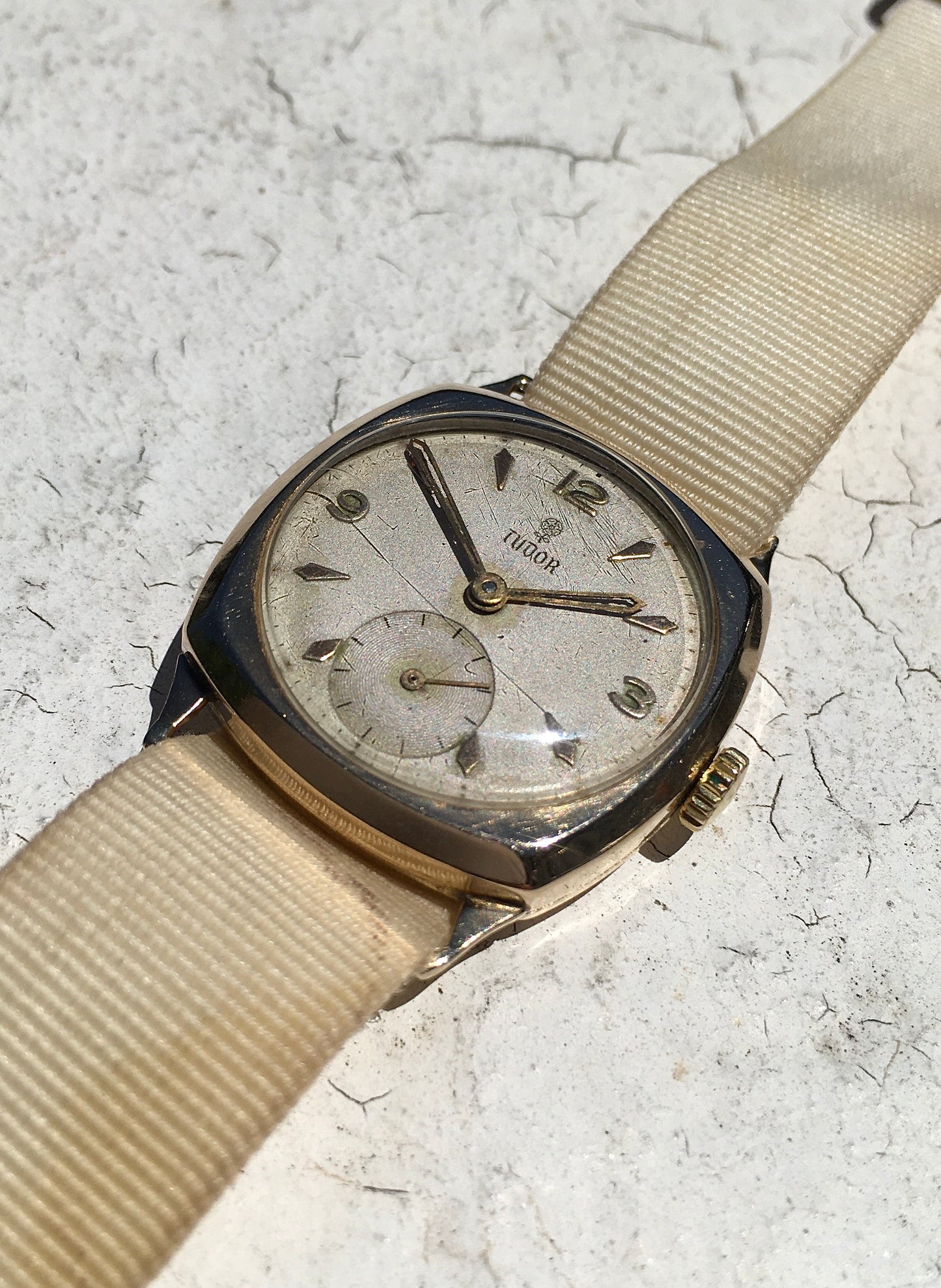 Vintage 1950s 9ct Gold Tudor