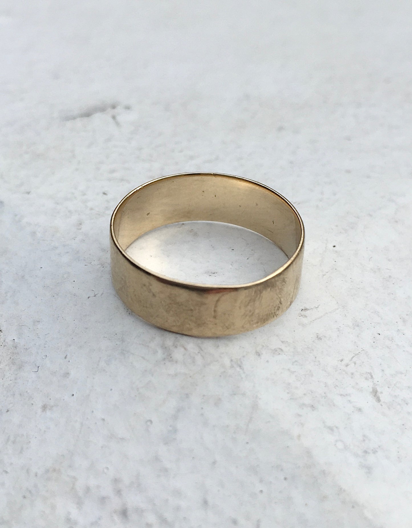 Vintage 1960s 9ct Gold Band