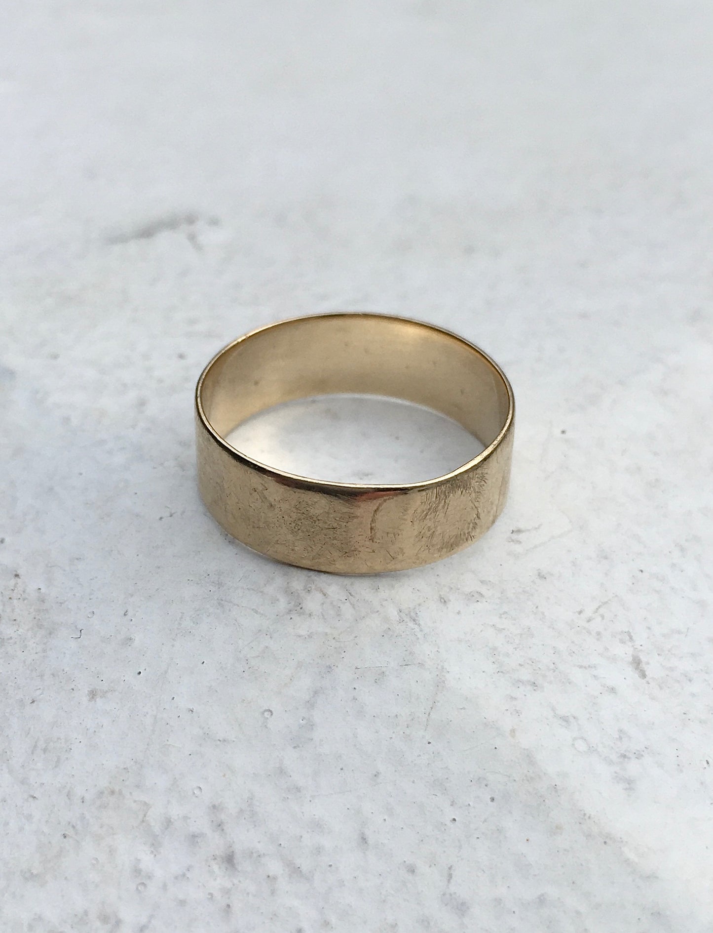 Vintage 1960s 9ct Gold Band