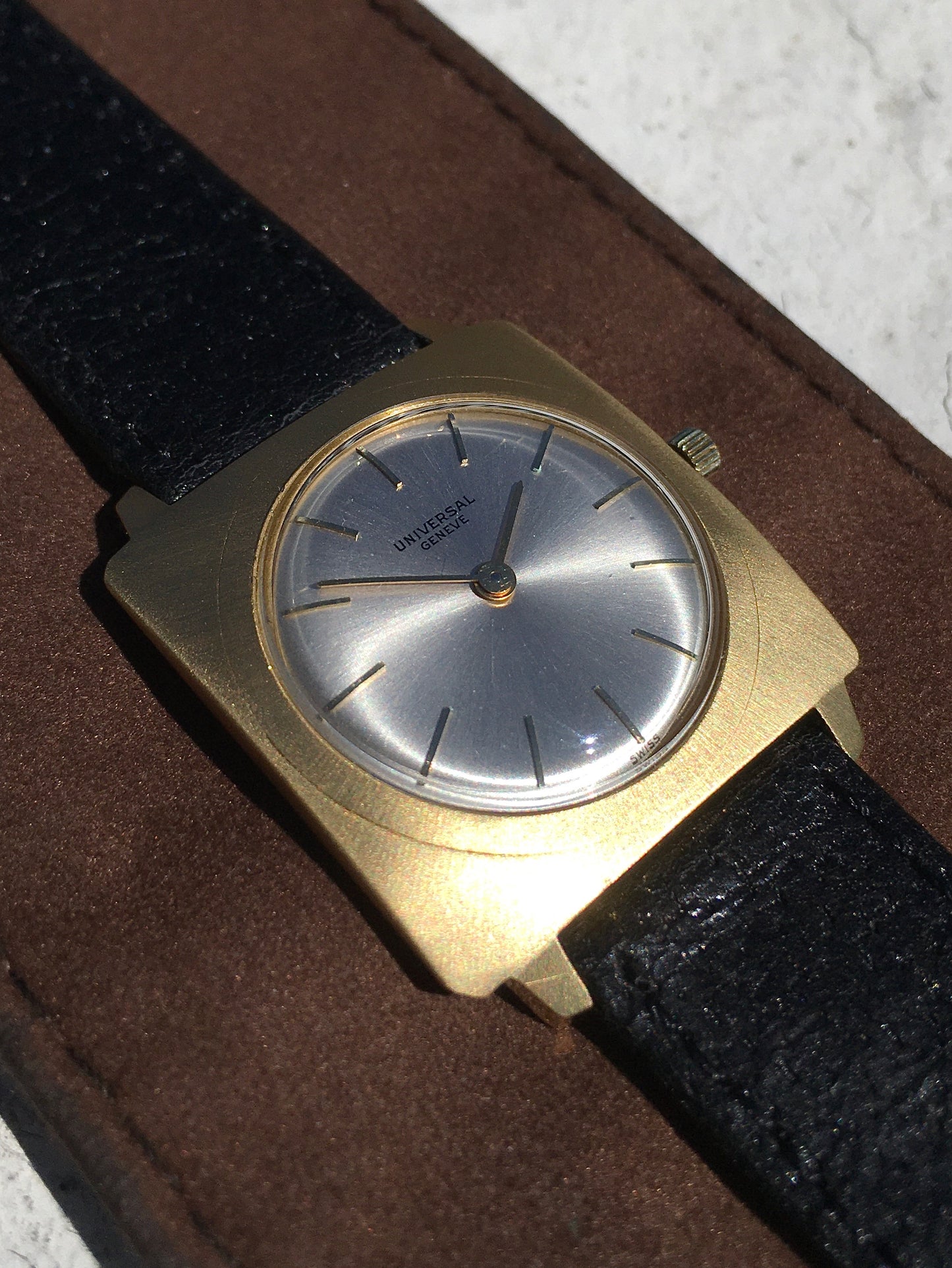 Vintage 1960s 18k Universal Genève