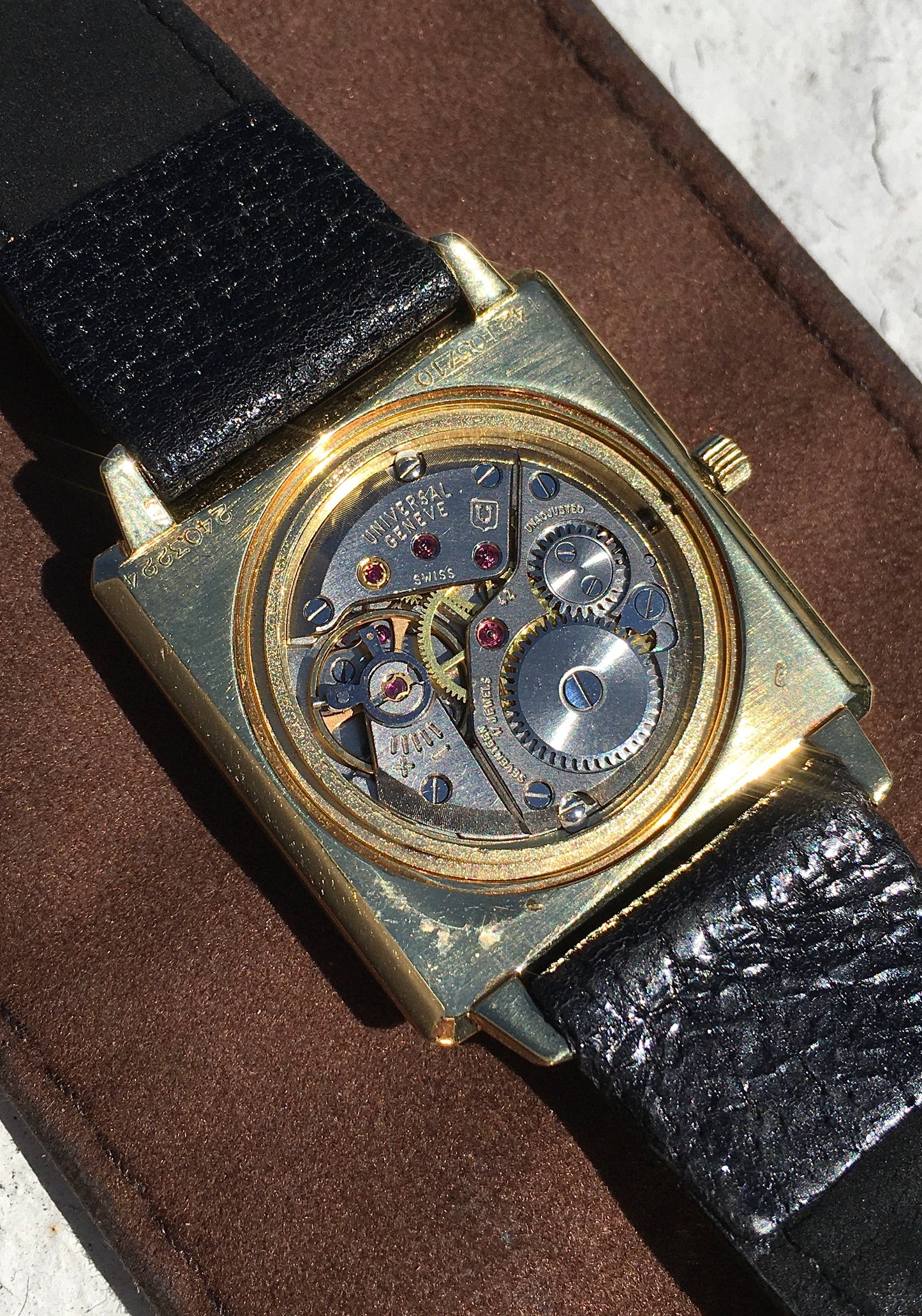 Vintage 1960s 18k Universal Genève