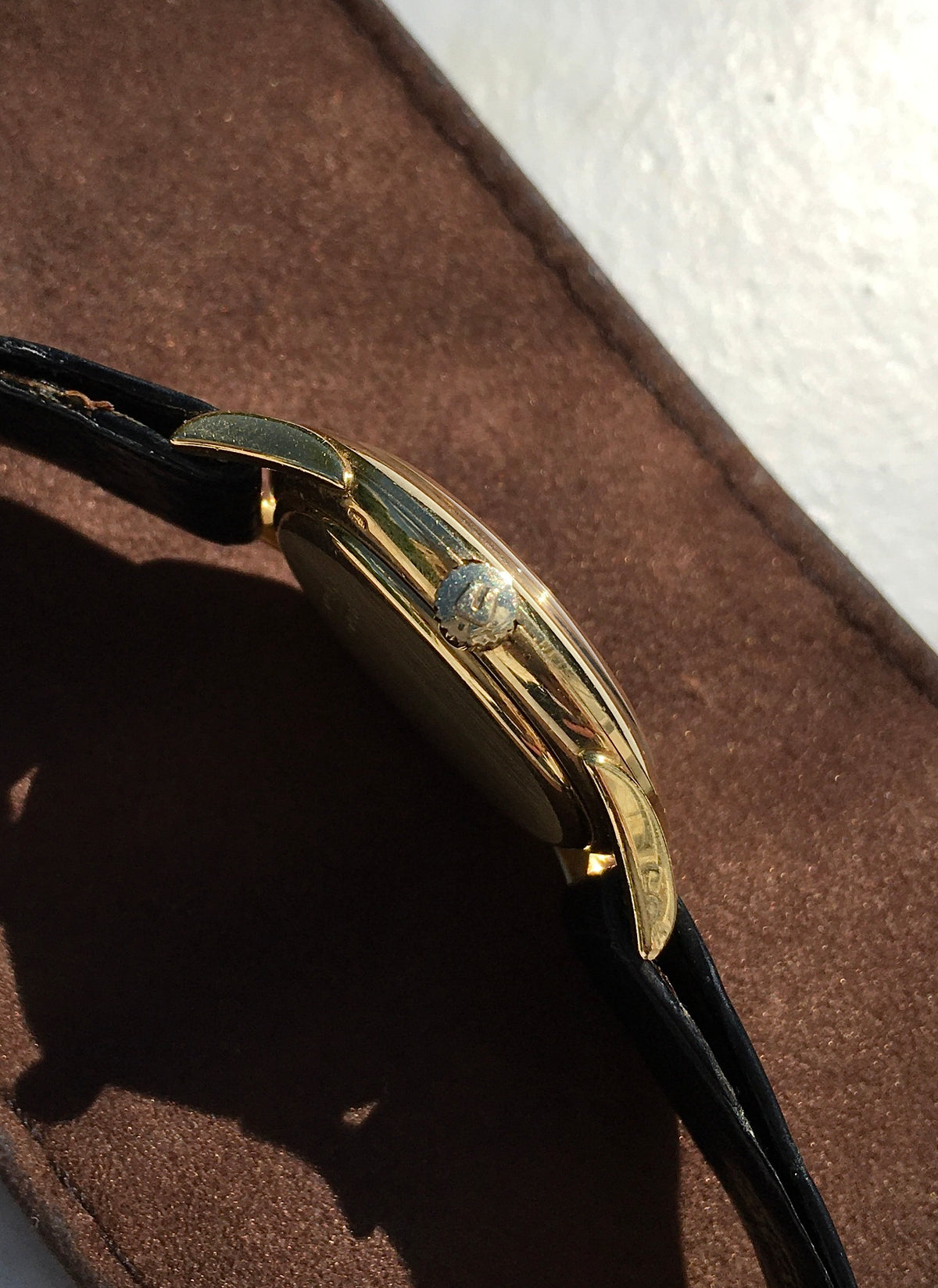 Vintage 1970s 18k Universal Genève
