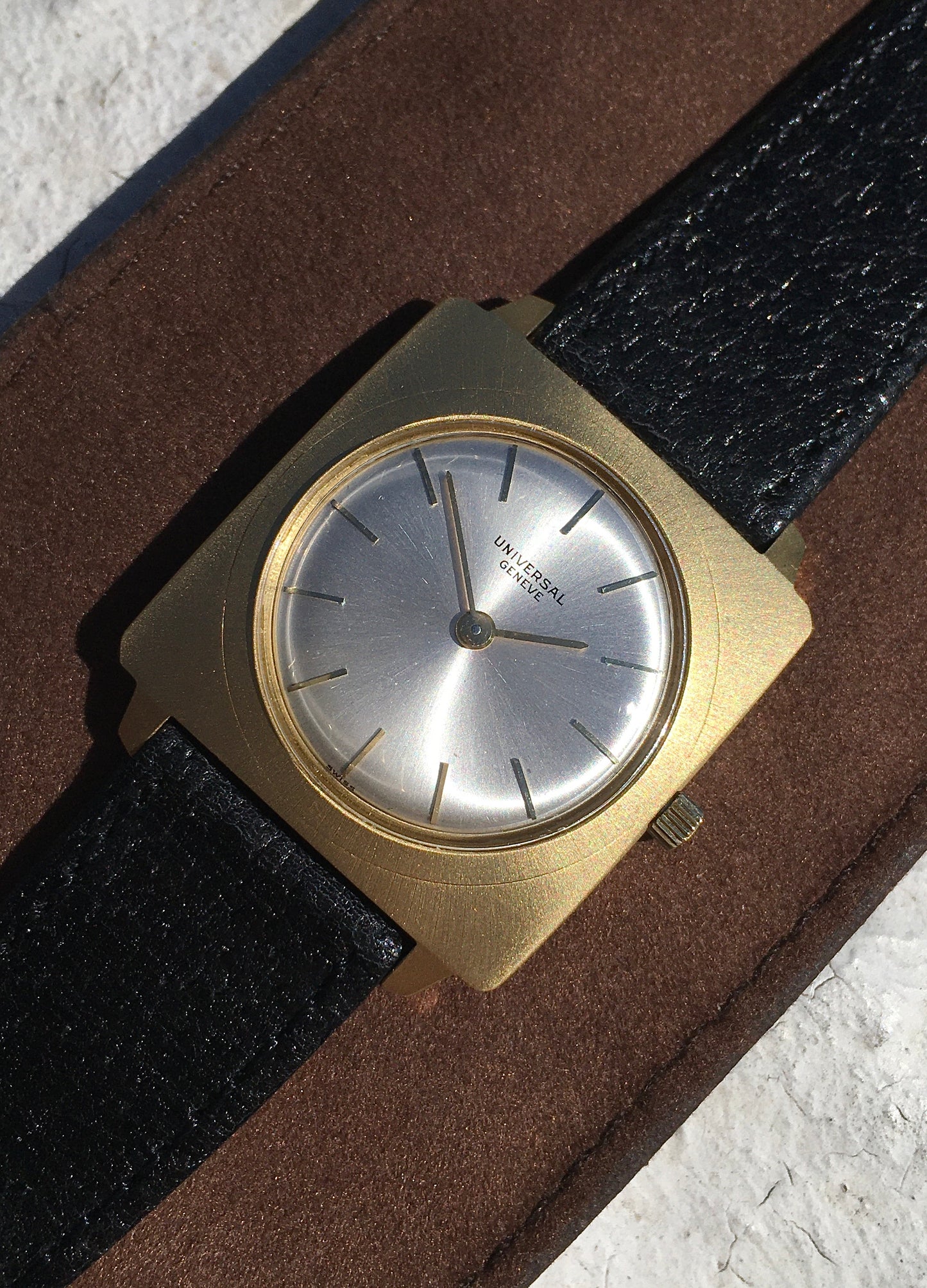 Vintage 1960s 18k Universal Genève