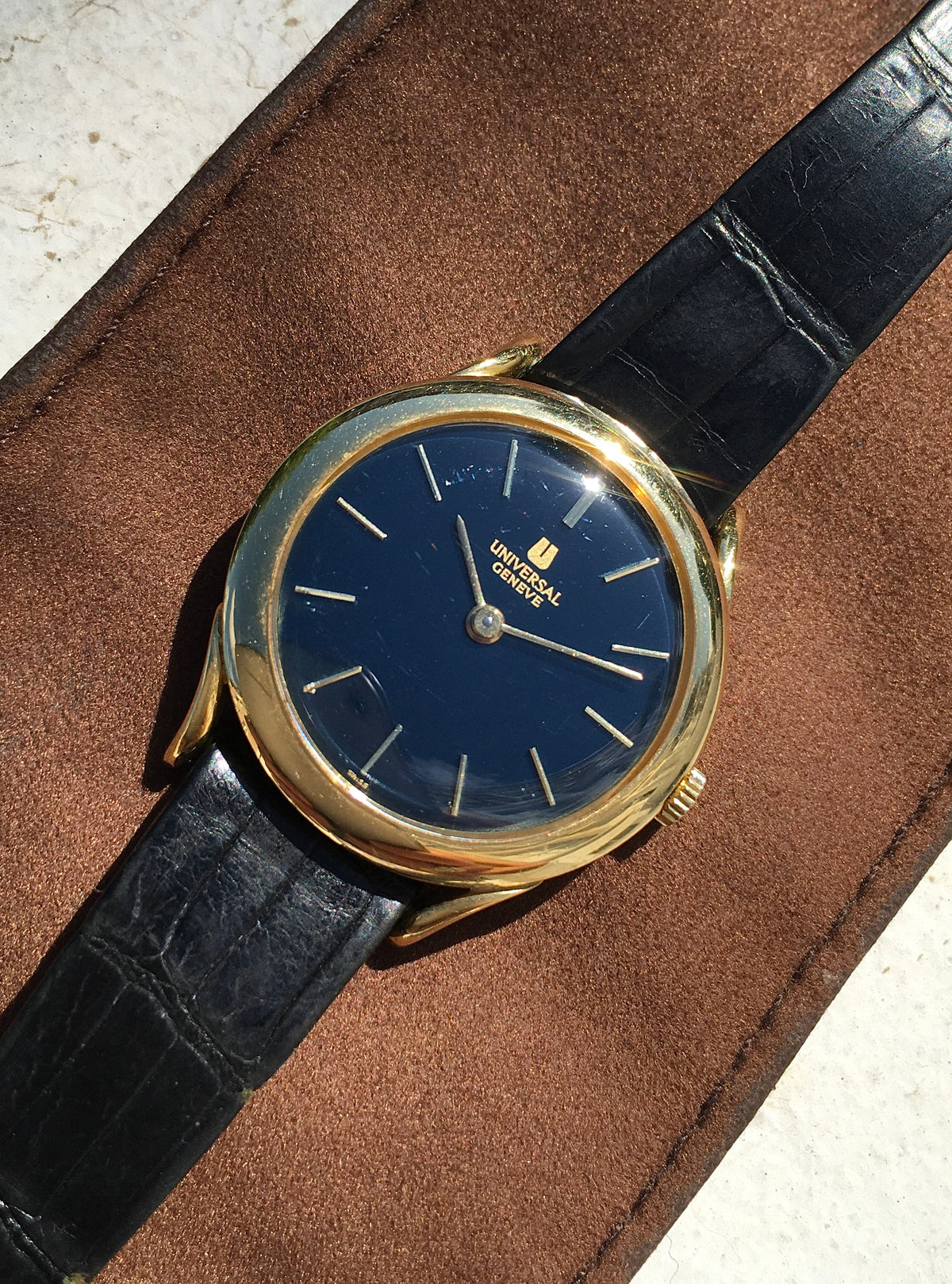 Vintage 1970s 18k Universal Genève