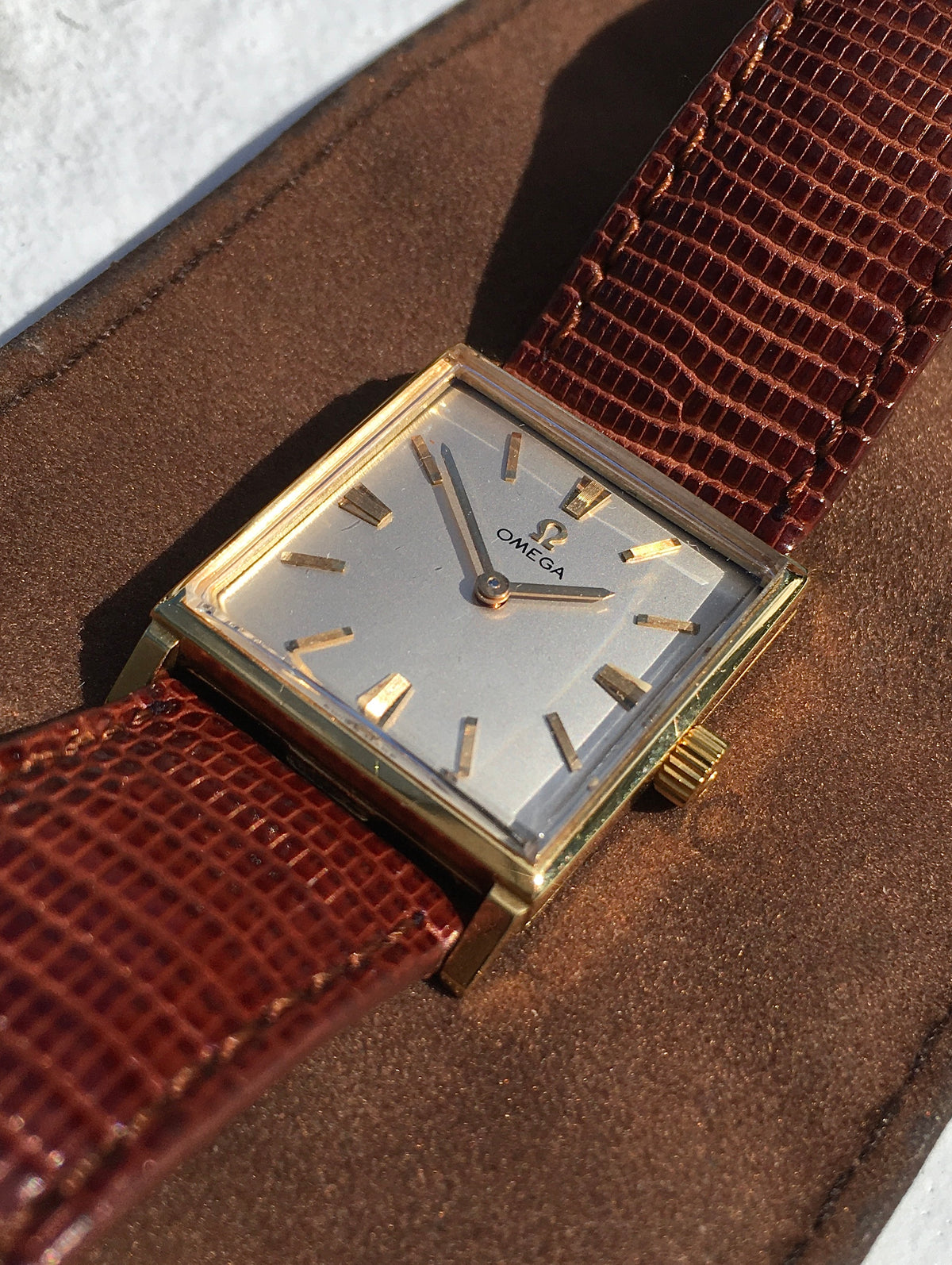 Vintage 1960s 18k Omega
