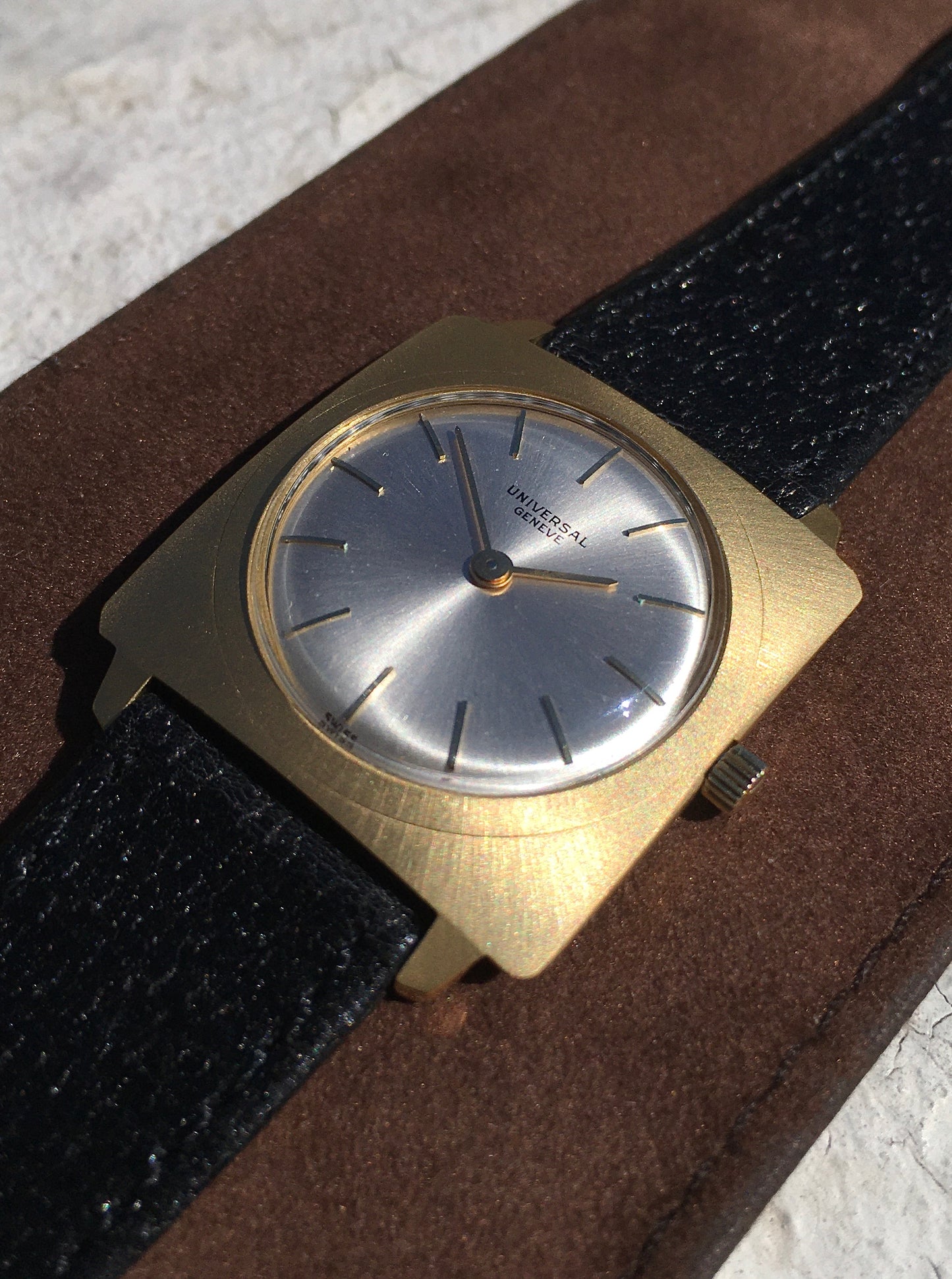 Vintage 1960s 18k Universal Genève