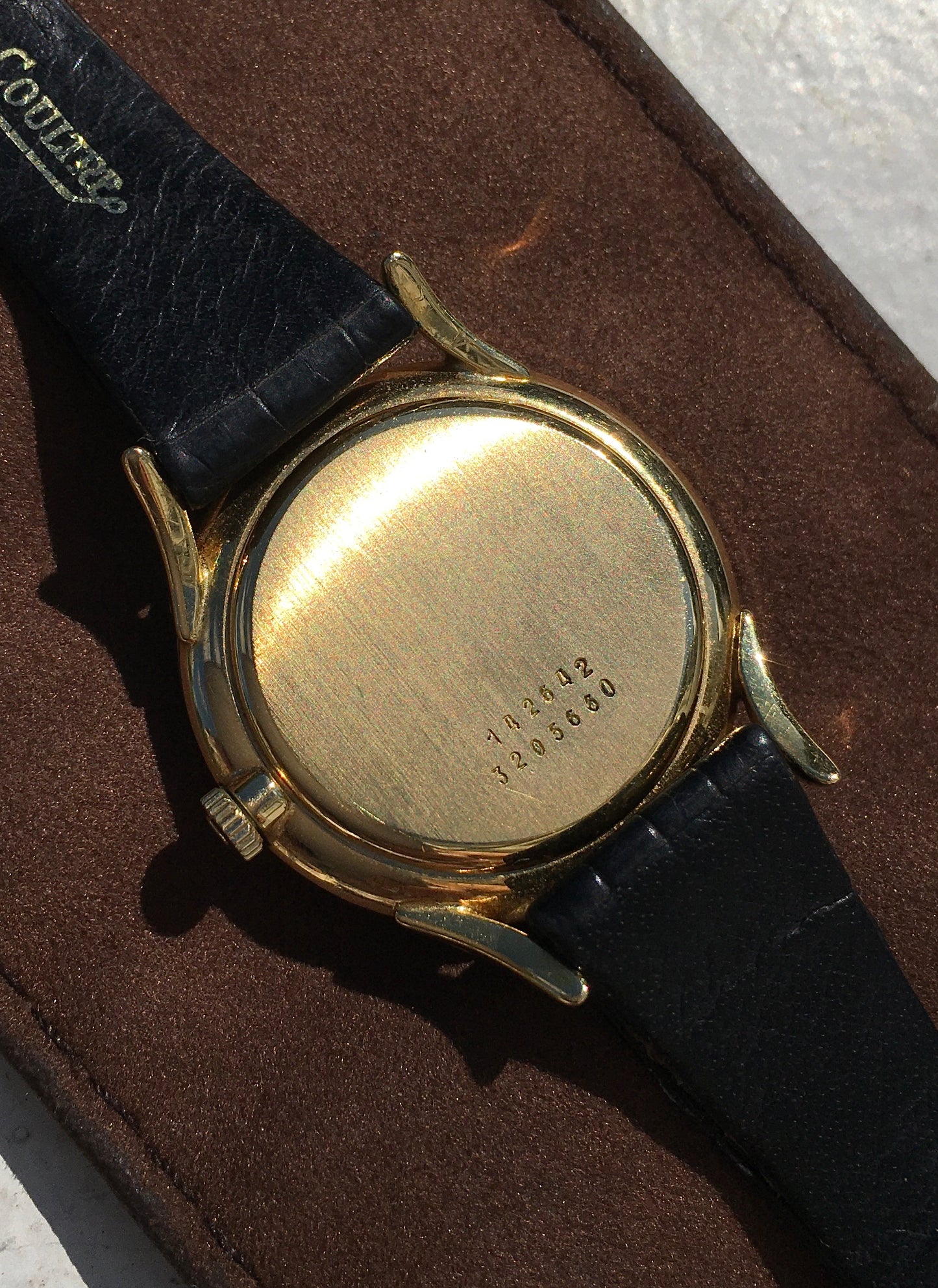 Vintage 1970s 18k Universal Genève