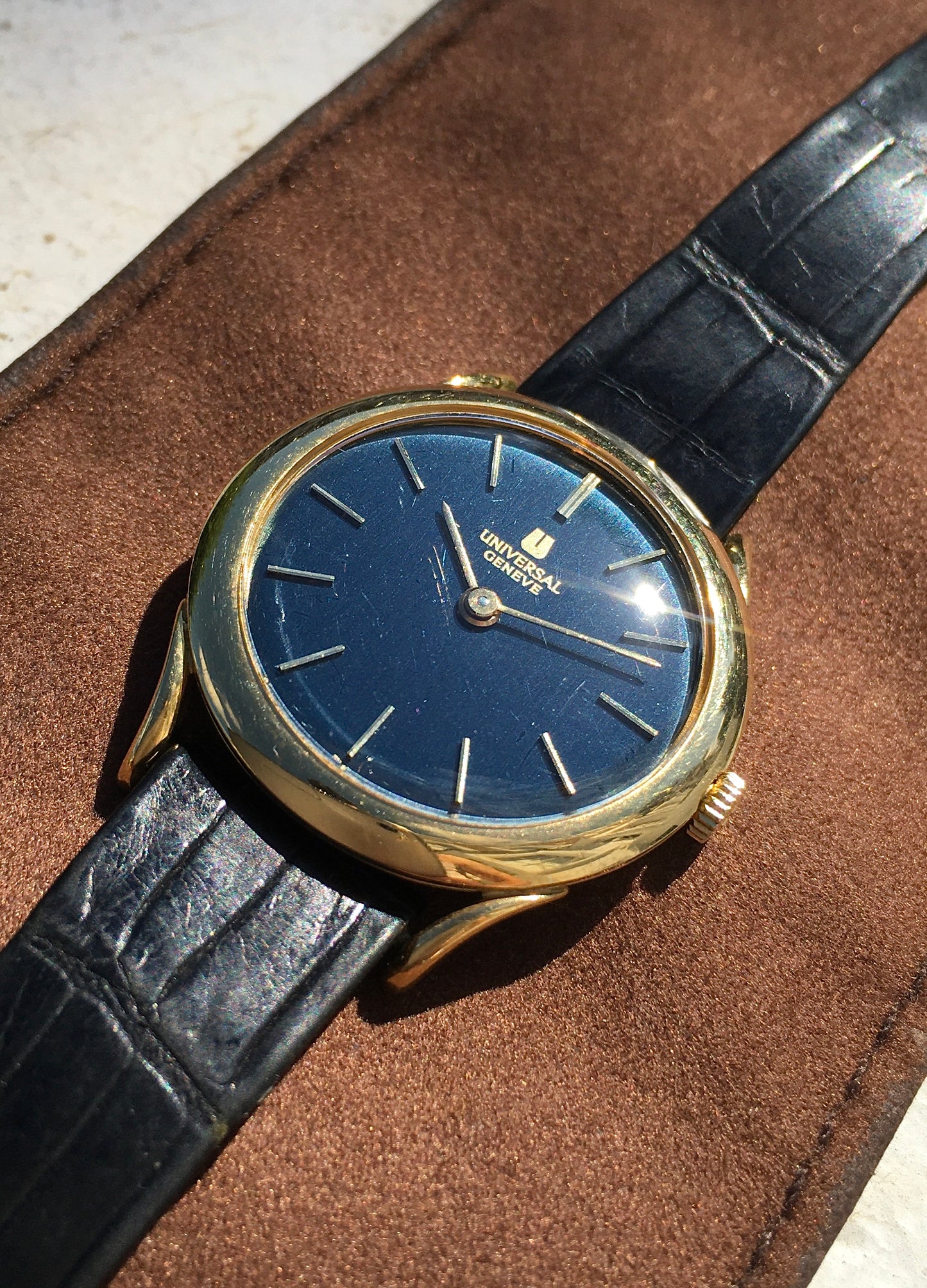 Vintage 1970s 18k Universal Genève