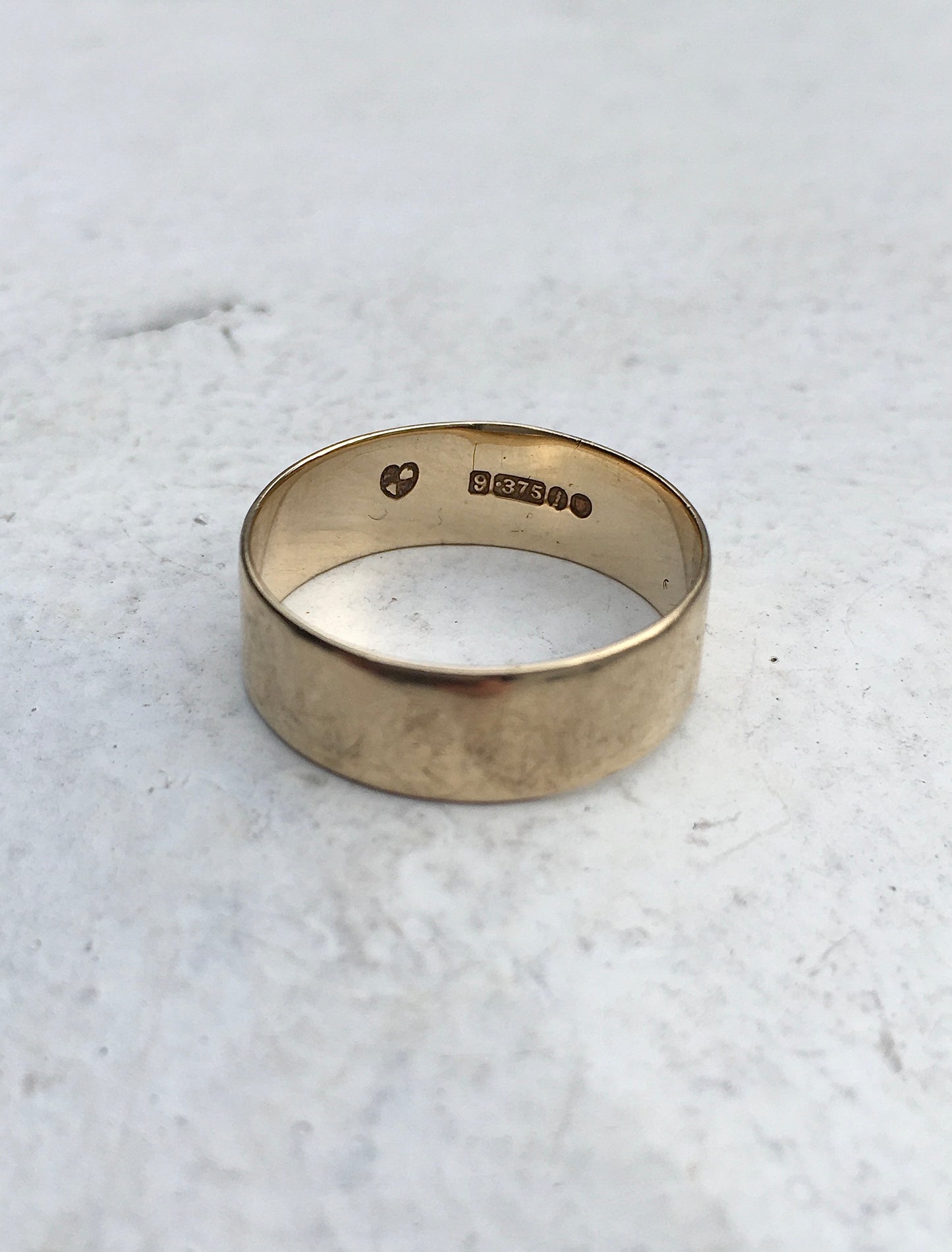 Vintage 1960s 9ct Gold Band
